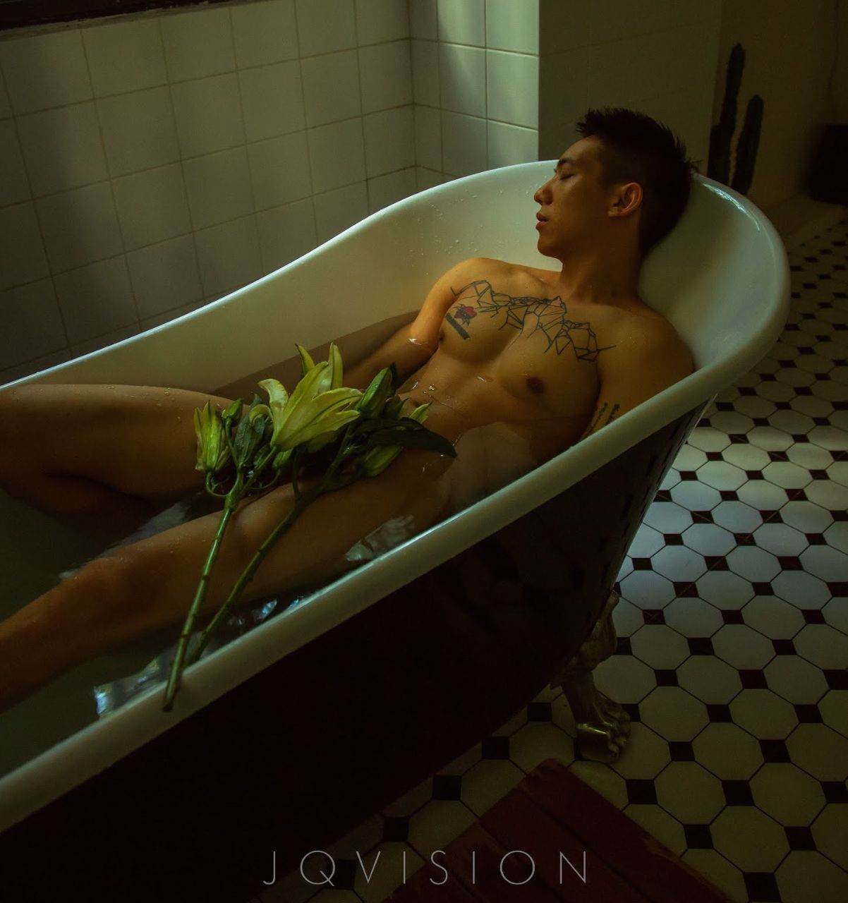 หนุ่มหล่อขึ้นปก 1023.1