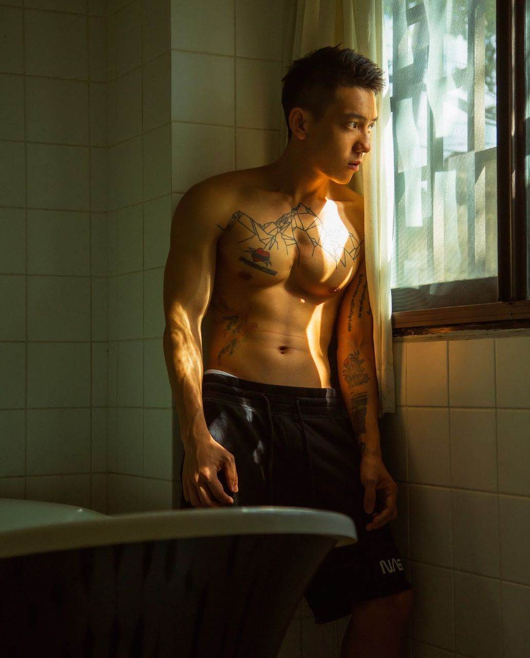 หนุ่มหล่อขึ้นปก 1023.1