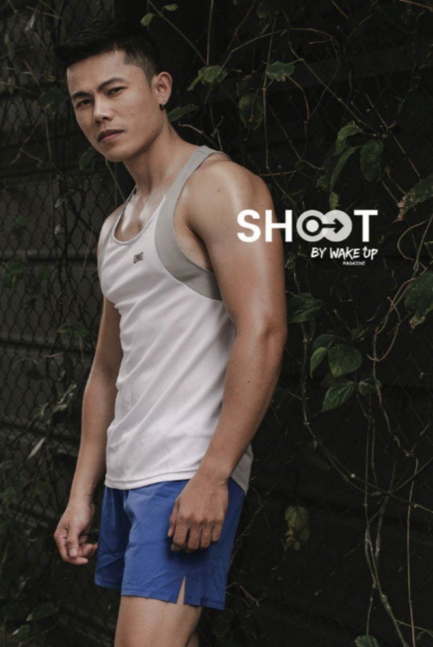 หนุ่มหล่อขึ้นปก 1025
