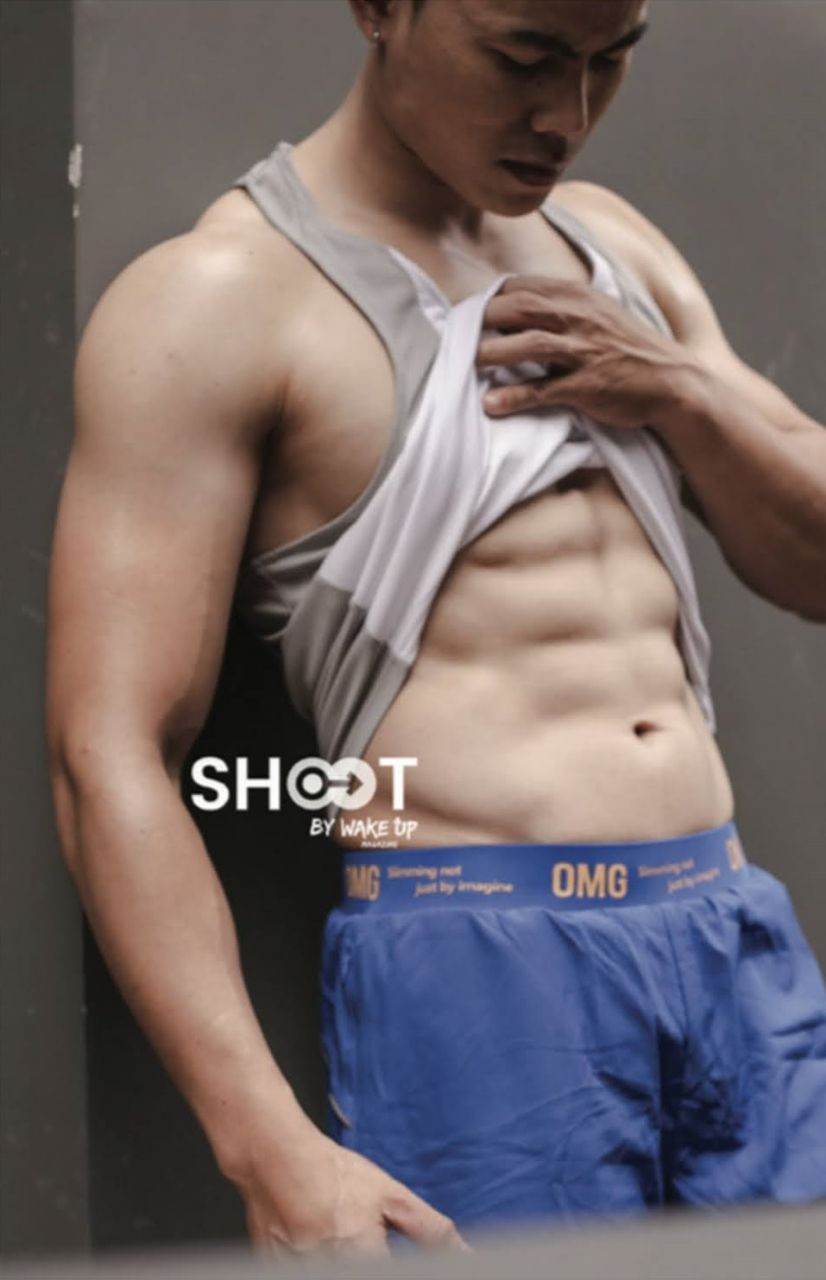 หนุ่มหล่อขึ้นปก 1025