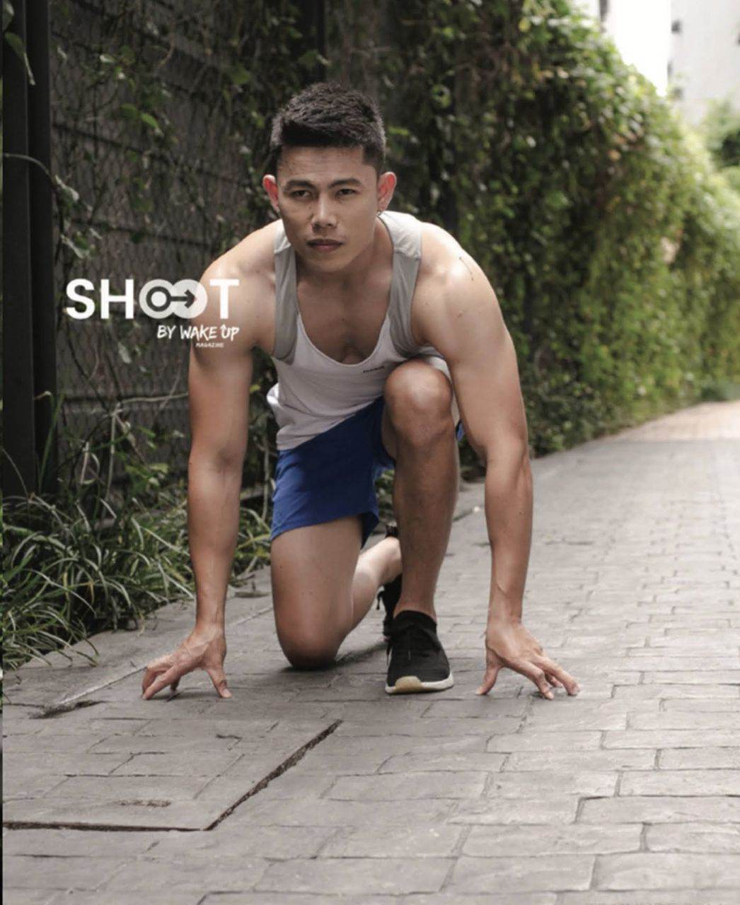 หนุ่มหล่อขึ้นปก 1025