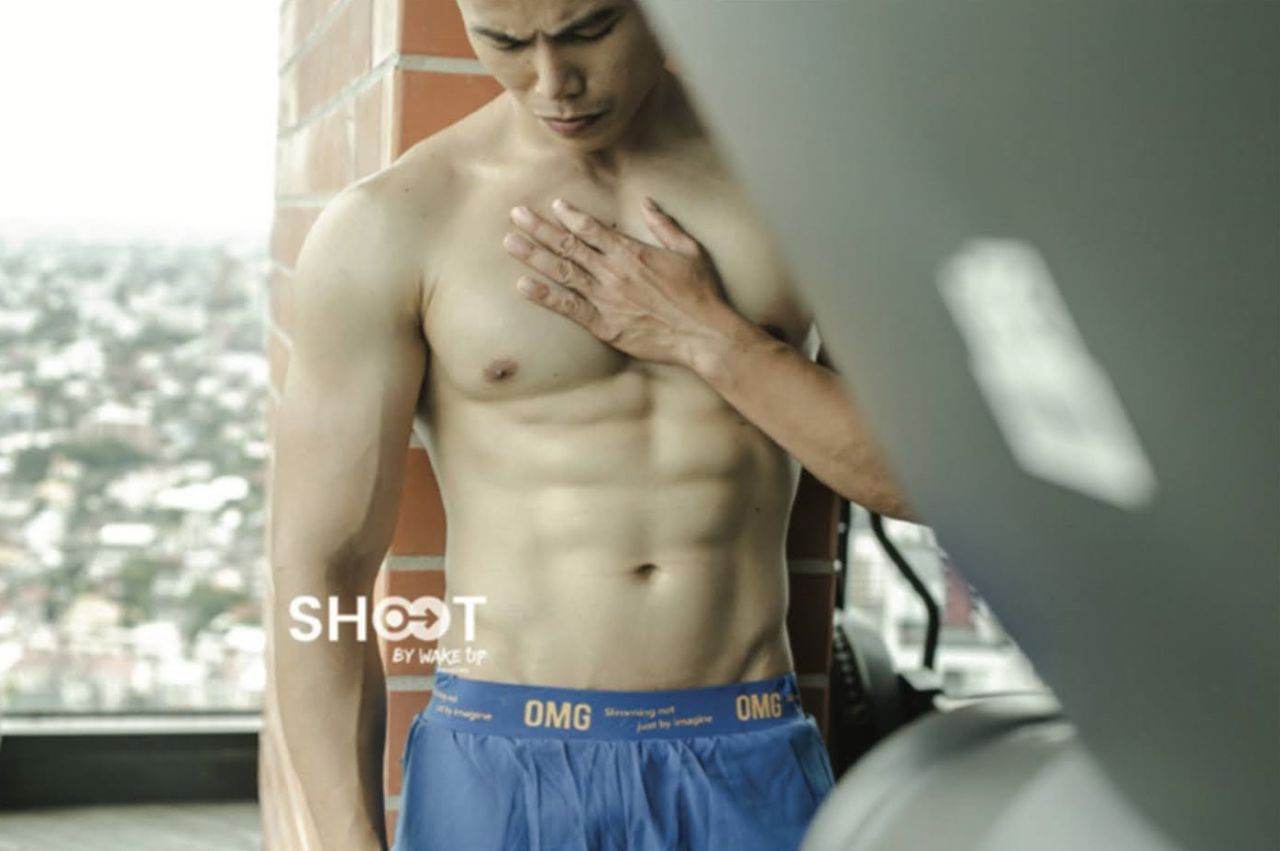 หนุ่มหล่อขึ้นปก 1025