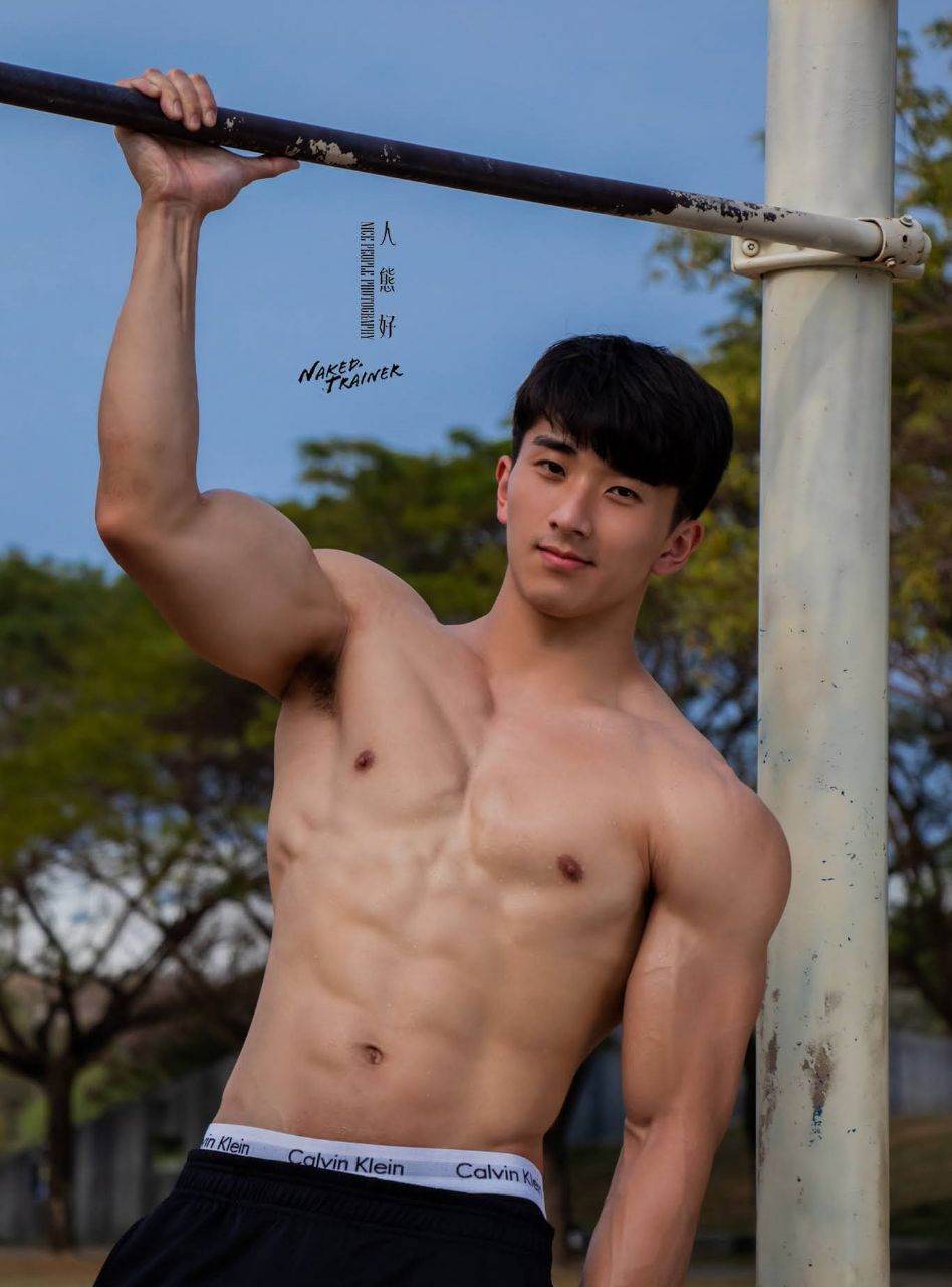 หนุ่มหล่อขึ้นปก 1027