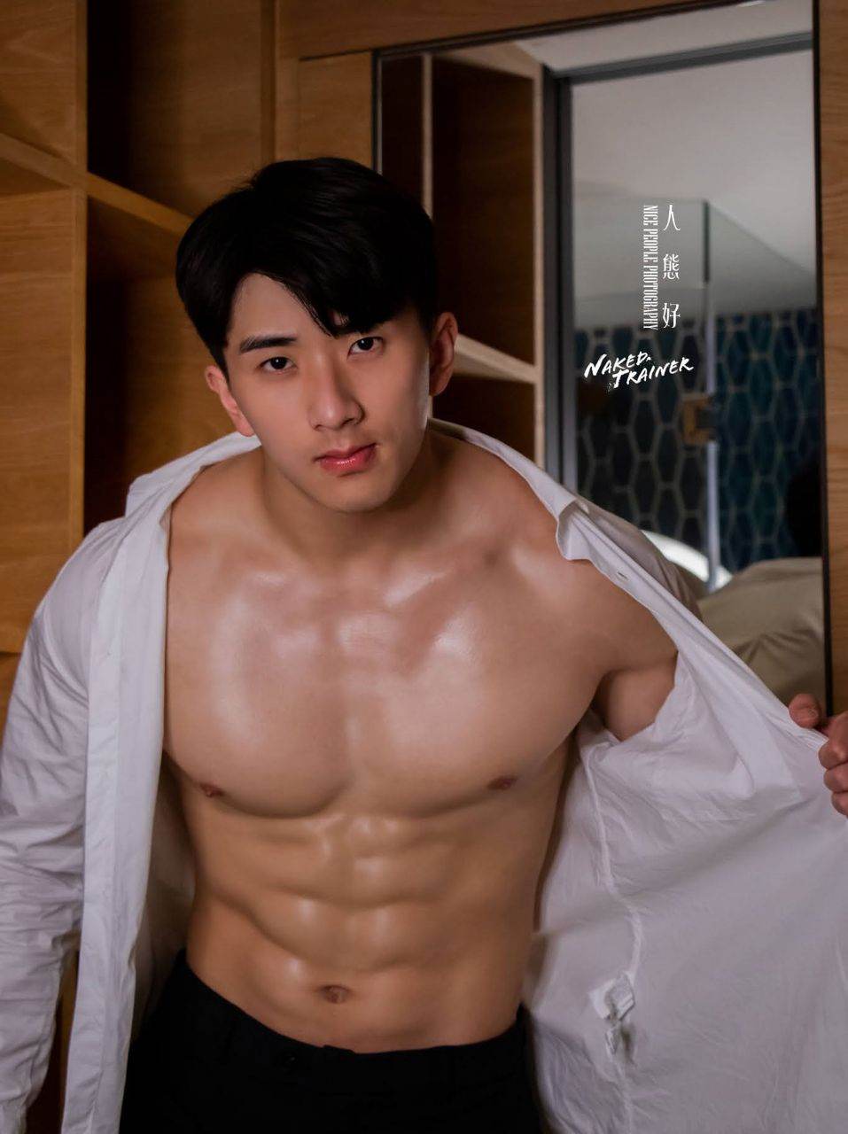 หนุ่มหล่อขึ้นปก 1027