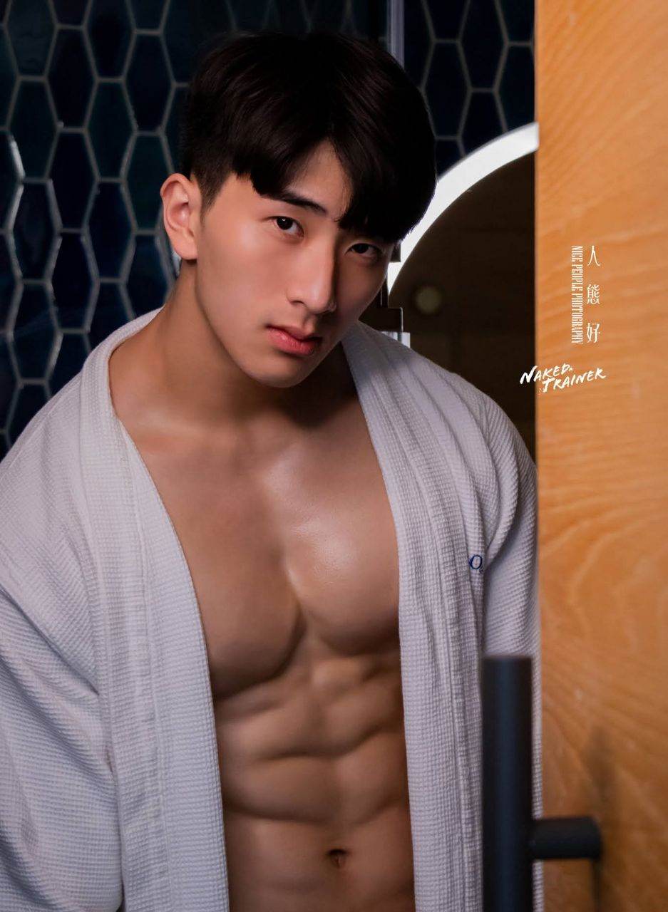 หนุ่มหล่อขึ้นปก 1027