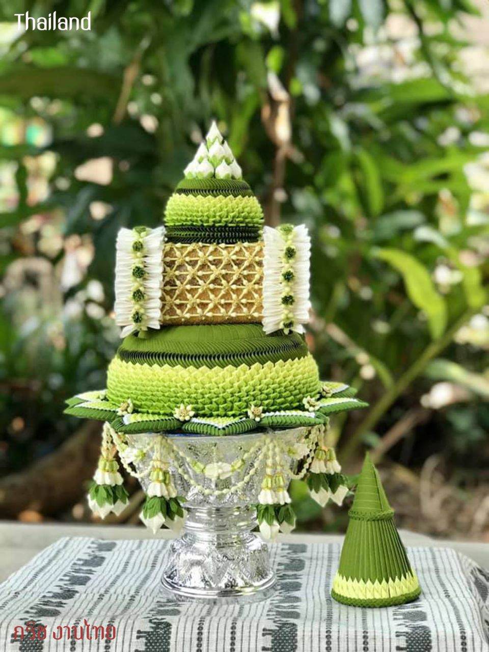 "Thai floral decoration" The identity of Thai handicraft: หัตถศิลป์ดอกไม้ไทย | THAILAND 🇹🇭