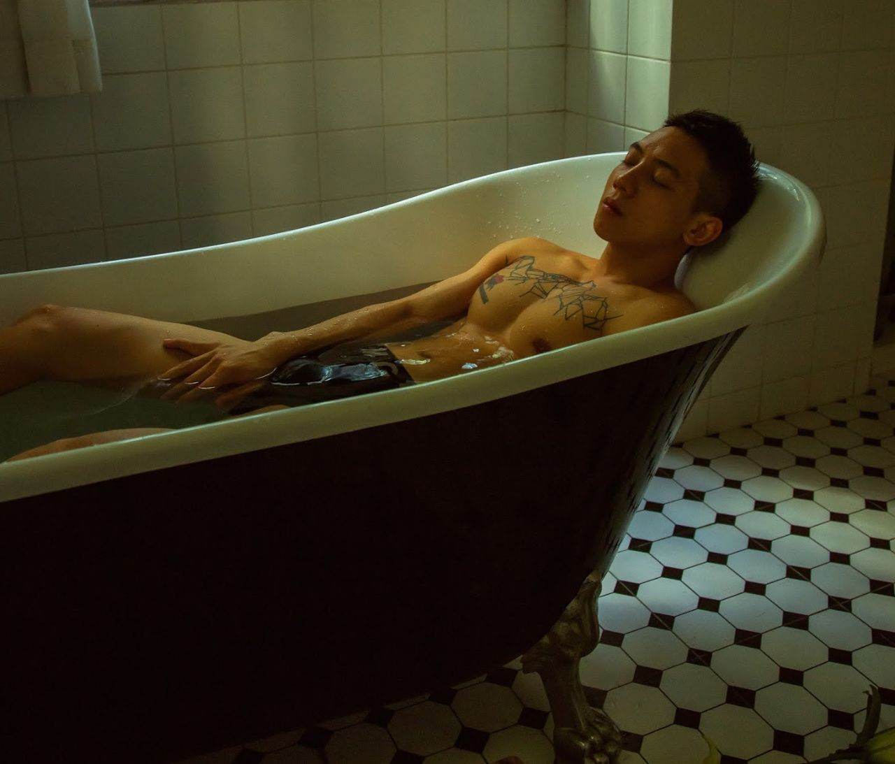 หนุ่มหล่อขึ้นปก 1023.2