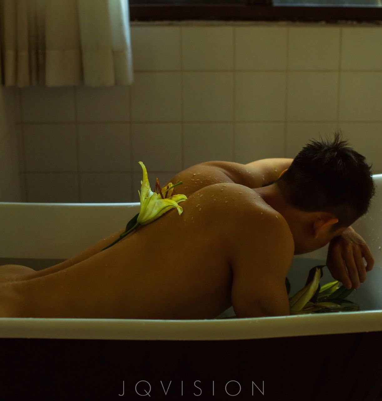 หนุ่มหล่อขึ้นปก 1023.2