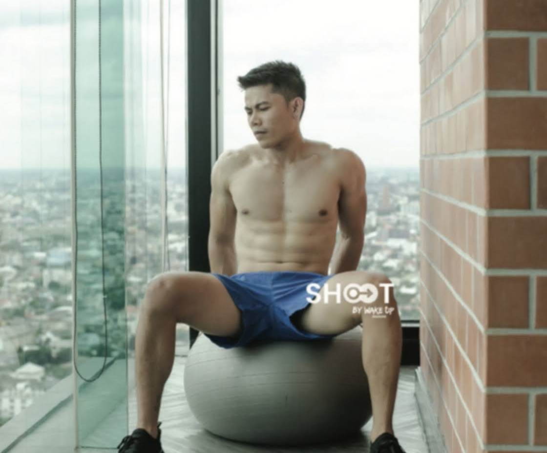 หนุ่มหล่อขึ้นปก 1025.1
