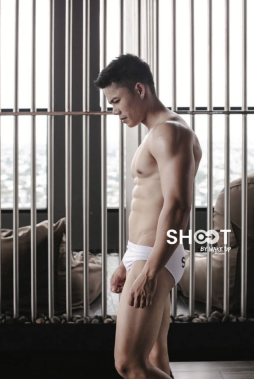 หนุ่มหล่อขึ้นปก 1025.1