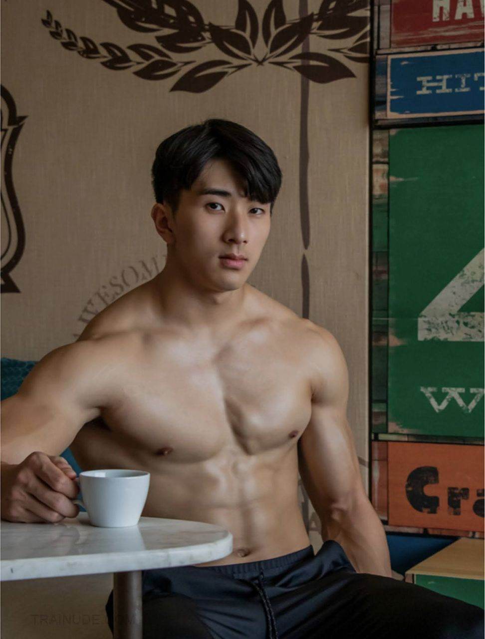 หนุ่มหล่อขึ้นปก 1027.1