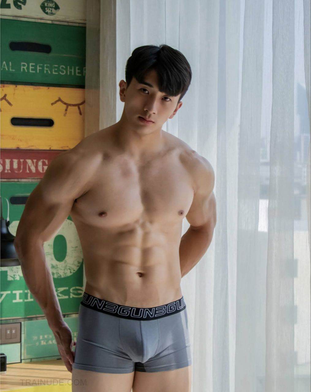 หนุ่มหล่อขึ้นปก 1027.1