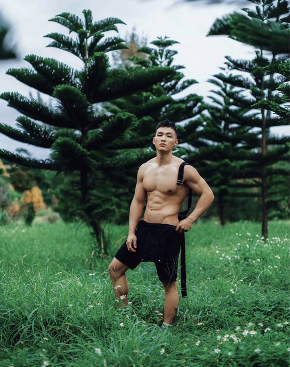หนุ่มหล่อขึ้นปก 1028.1