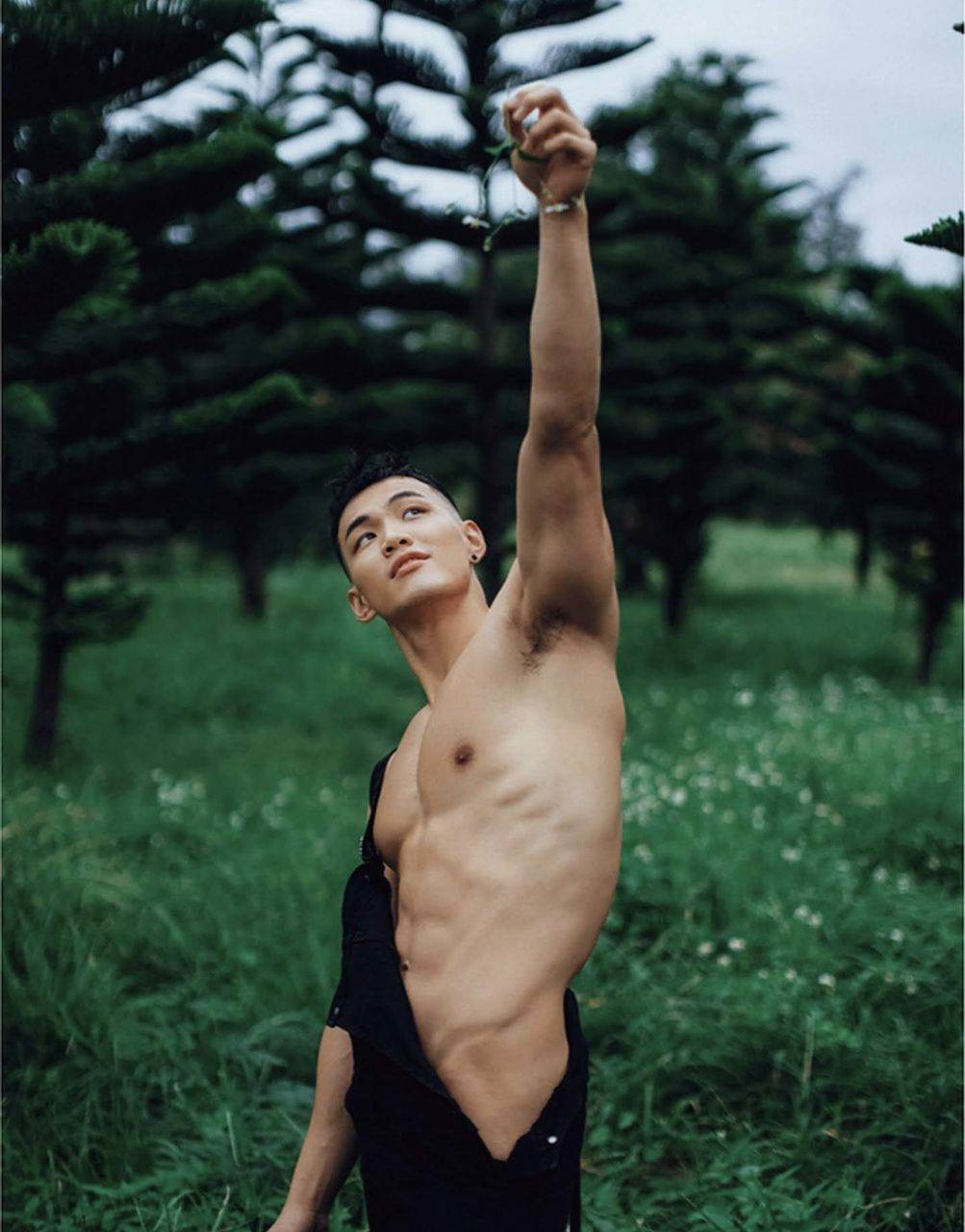 หนุ่มหล่อขึ้นปก 1028.1