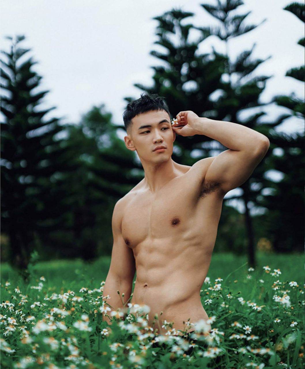 หนุ่มหล่อขึ้นปก 1028.1