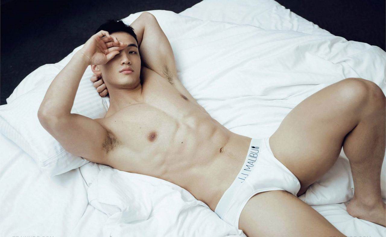 หนุ่มหล่อขึ้นปก 1028.1