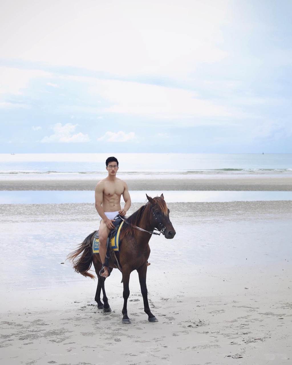 ชายหล่อ หุ่นแซ่บ 22