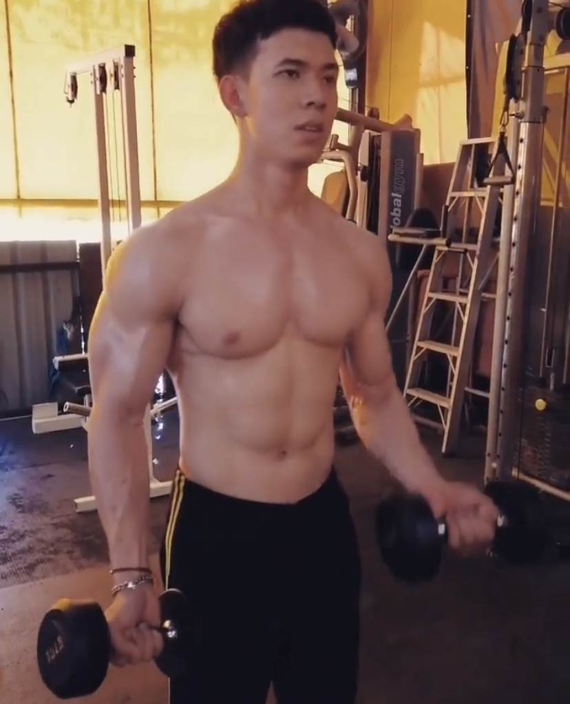 ชายหล่อ หุ่นแซ่บ 23