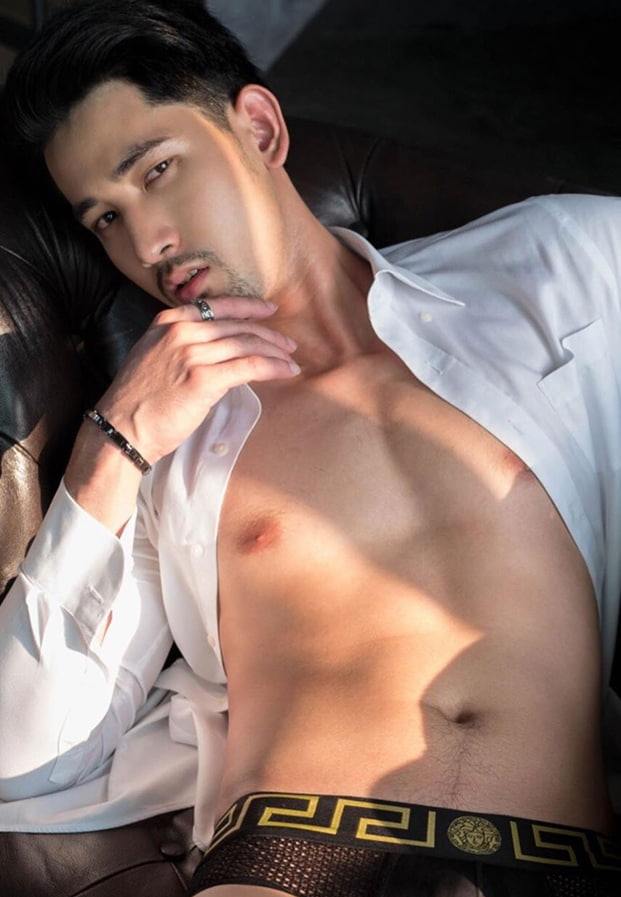 แขนยันขาแยกโน้มตัวก้ม(โรม.ภาณุพงศ์)มาเก็บสบู่ให้