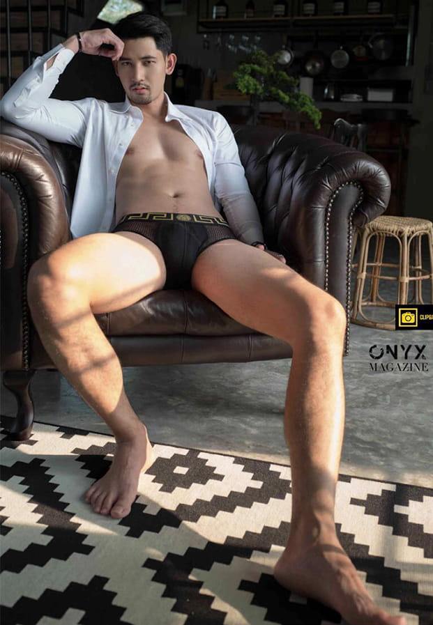 แขนยันขาแยกโน้มตัวก้ม(โรม.ภาณุพงศ์)มาเก็บสบู่ให้
