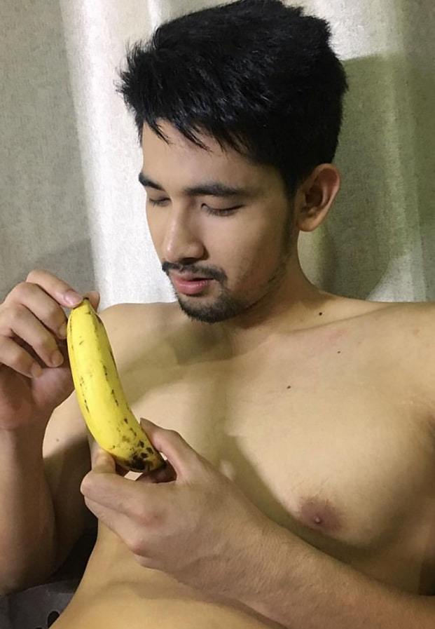 แขนยันขาแยกโน้มตัวก้ม(โรม.ภาณุพงศ์)มาเก็บสบู่ให้