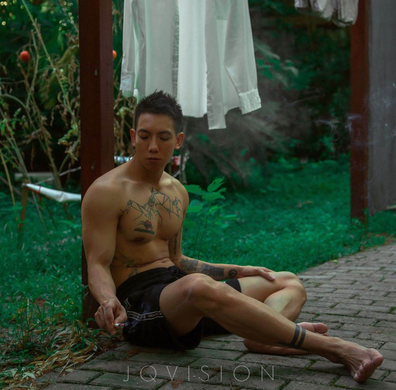 หนุ่มหล่อขึ้นปก 1023.3