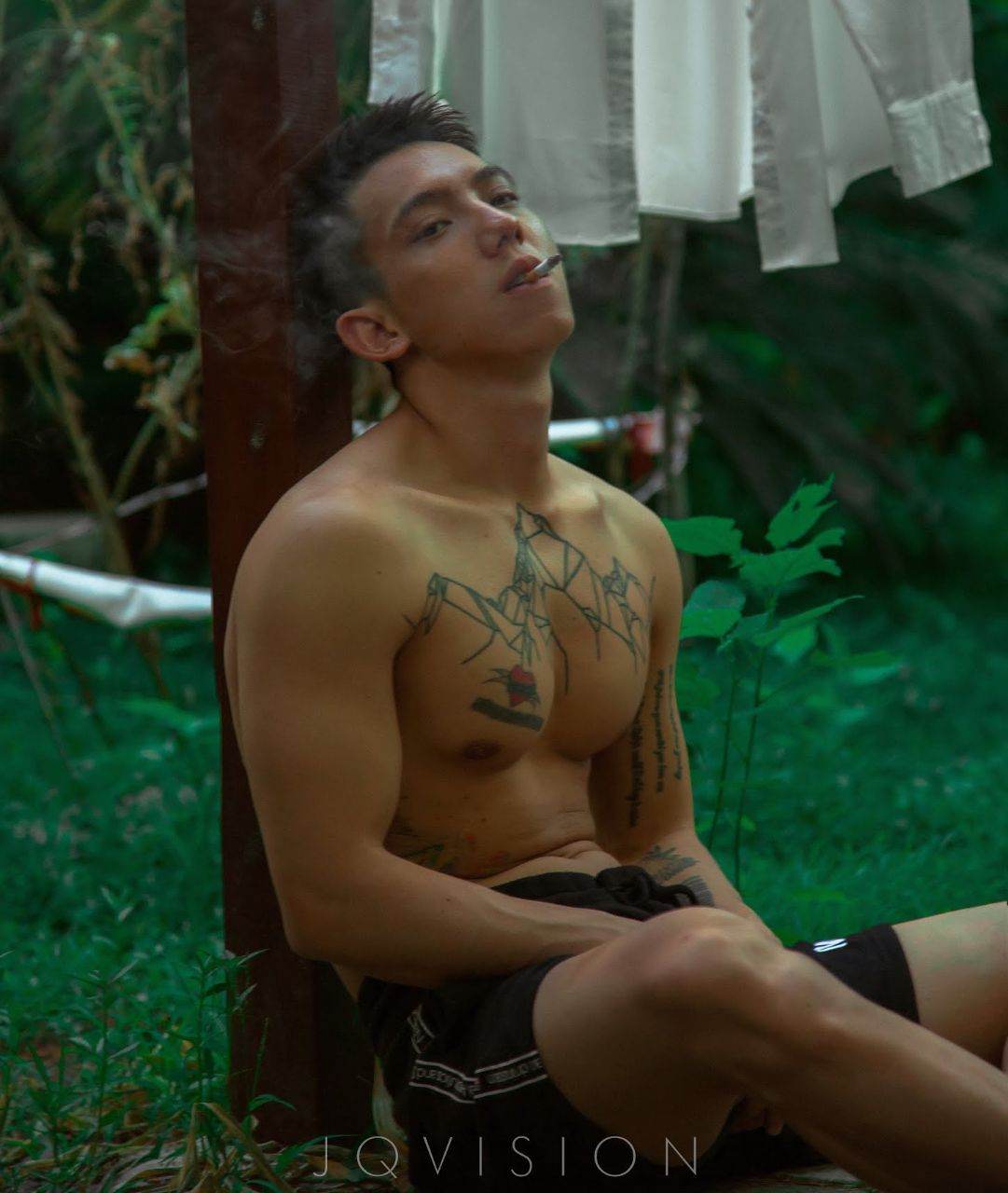 หนุ่มหล่อขึ้นปก 1023.3