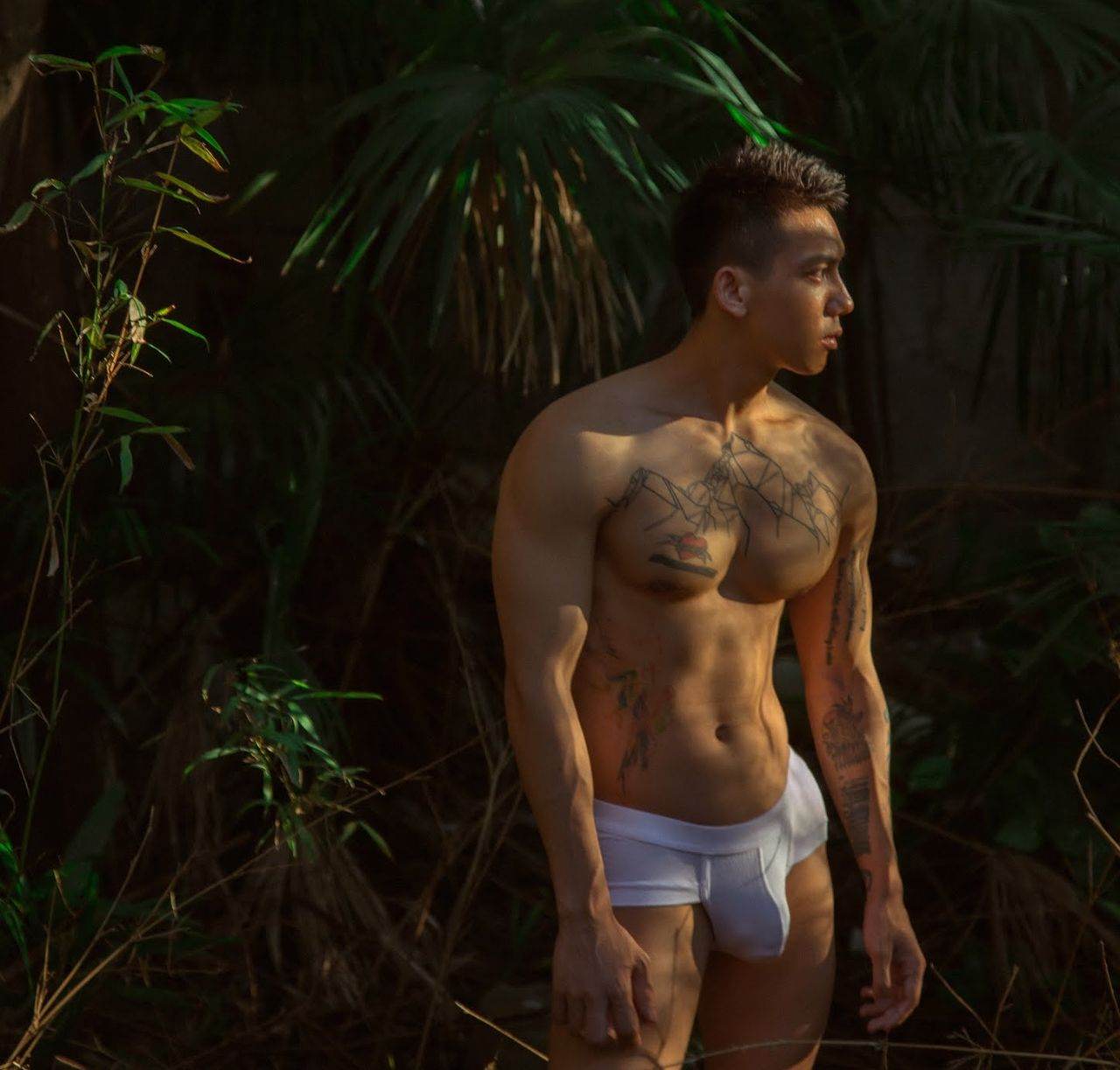 หนุ่มหล่อขึ้นปก 1023.3