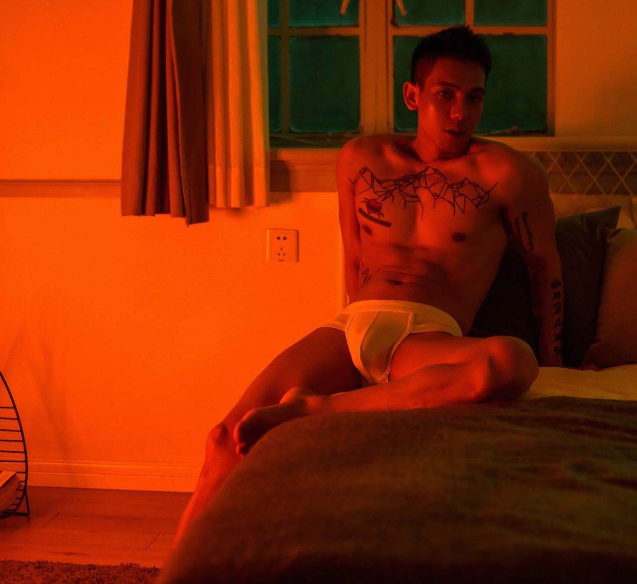 หนุ่มหล่อขึ้นปก 1023.3