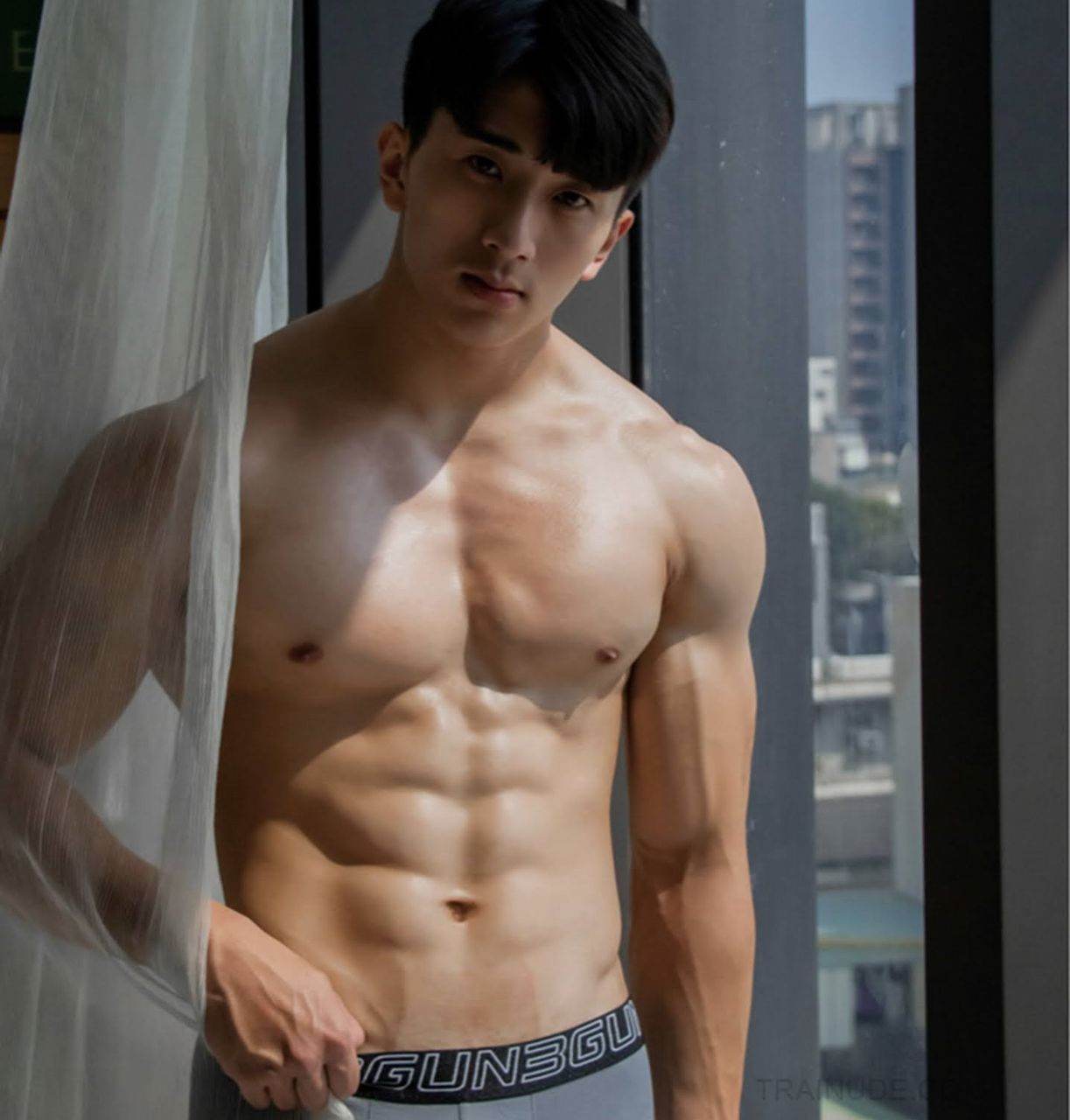 หนุ่มหล่อขึ้นปก 1027.2