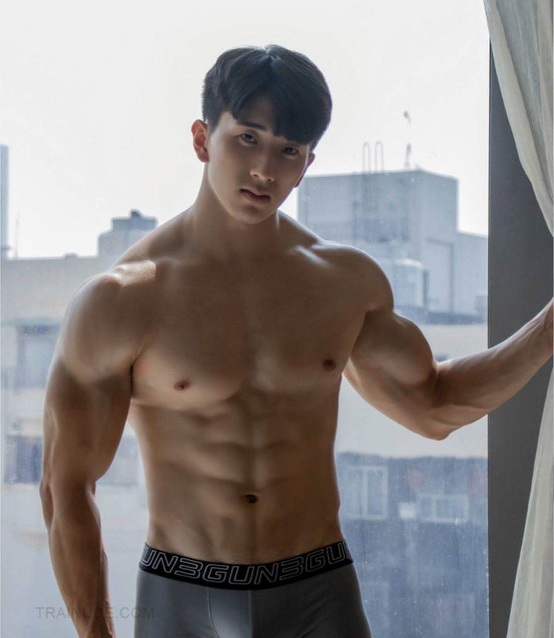 หนุ่มหล่อขึ้นปก 1027.2