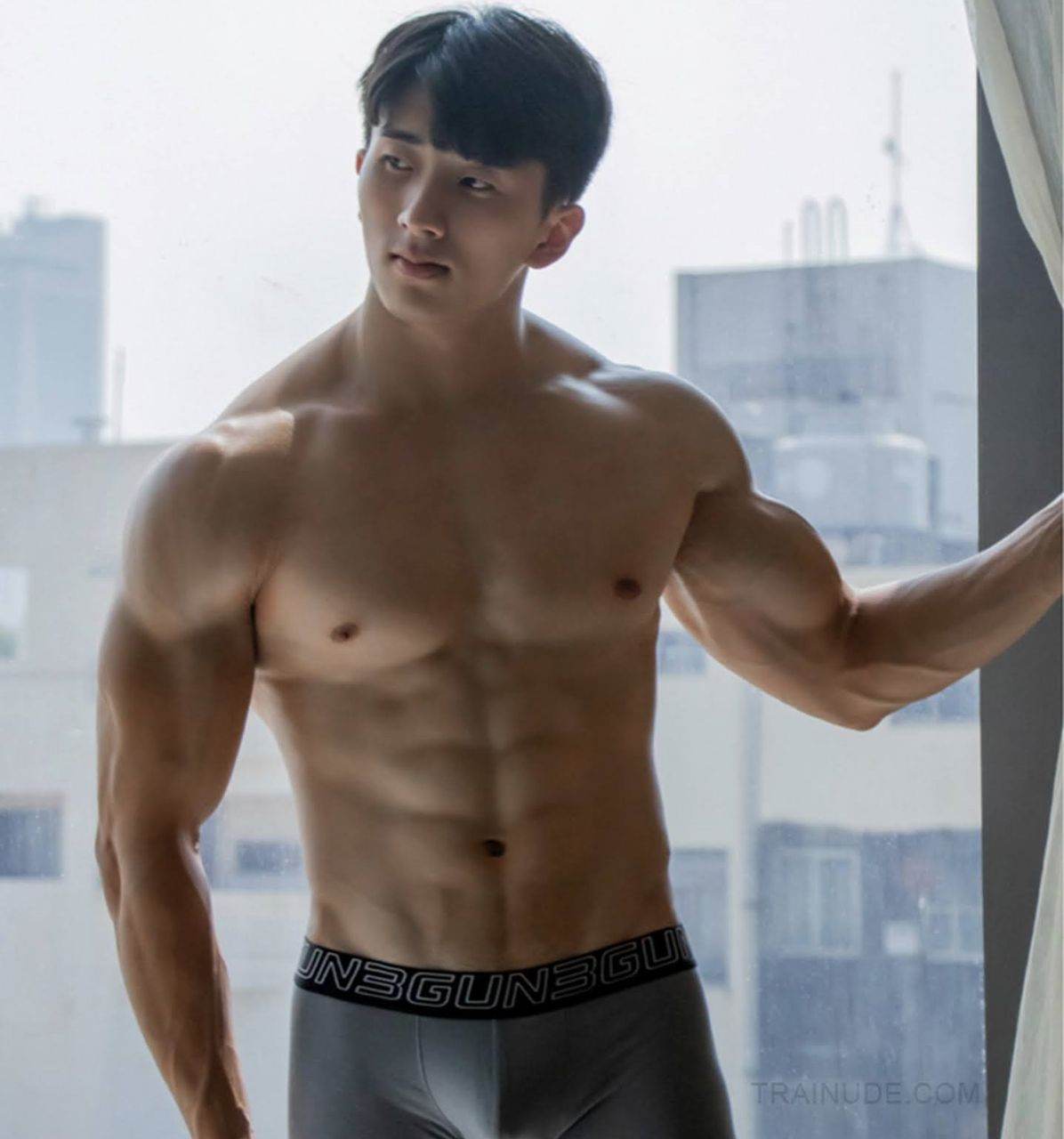 หนุ่มหล่อขึ้นปก 1027.2