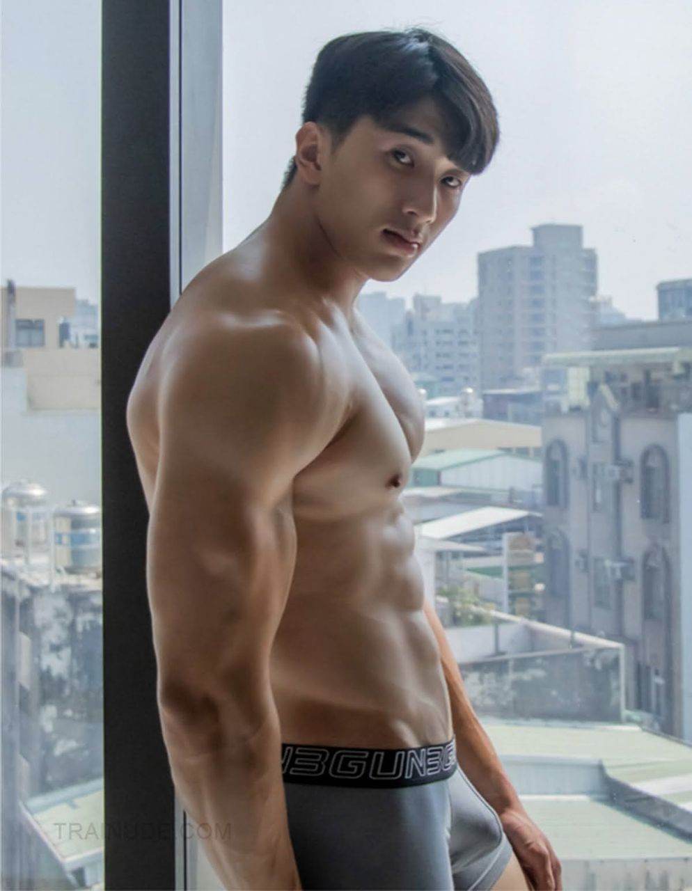 หนุ่มหล่อขึ้นปก 1027.2