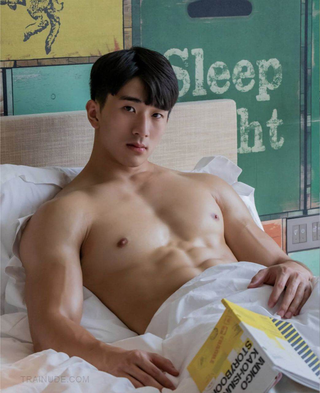 หนุ่มหล่อขึ้นปก 1027.2