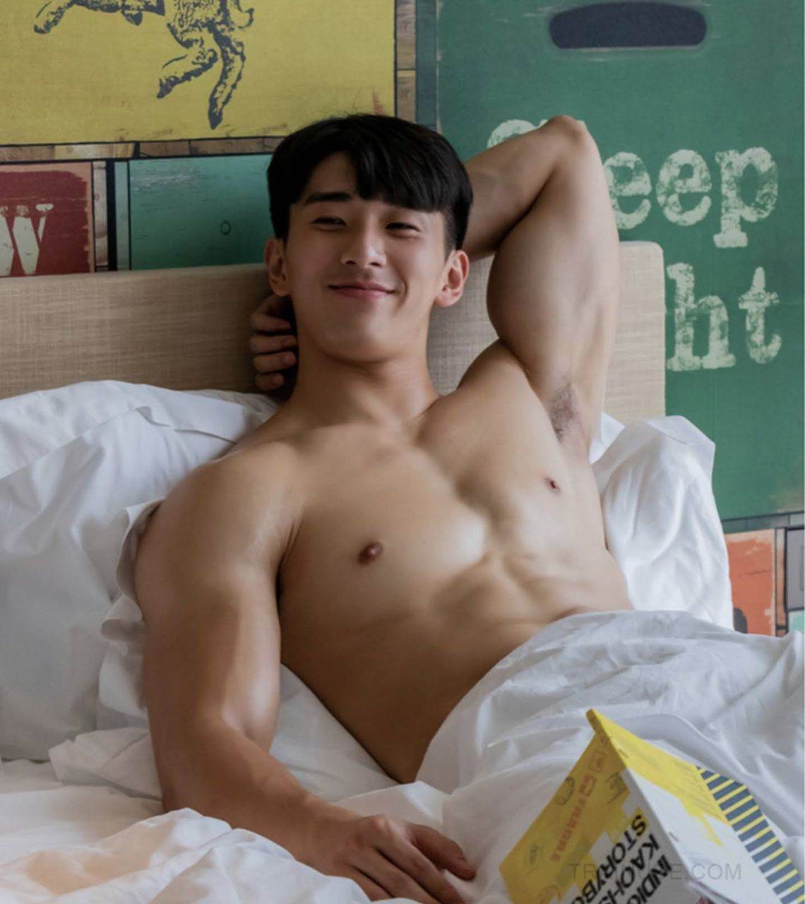 หนุ่มหล่อขึ้นปก 1027.2