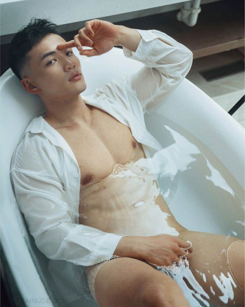 หนุ่มหล่อขึ้นปก 1028.2