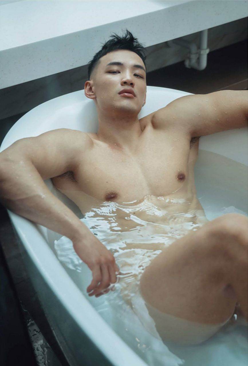 หนุ่มหล่อขึ้นปก 1028.2