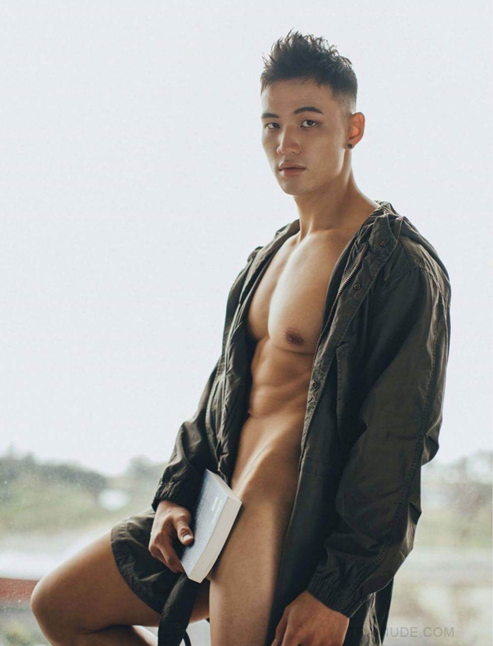 หนุ่มหล่อขึ้นปก 1028.2