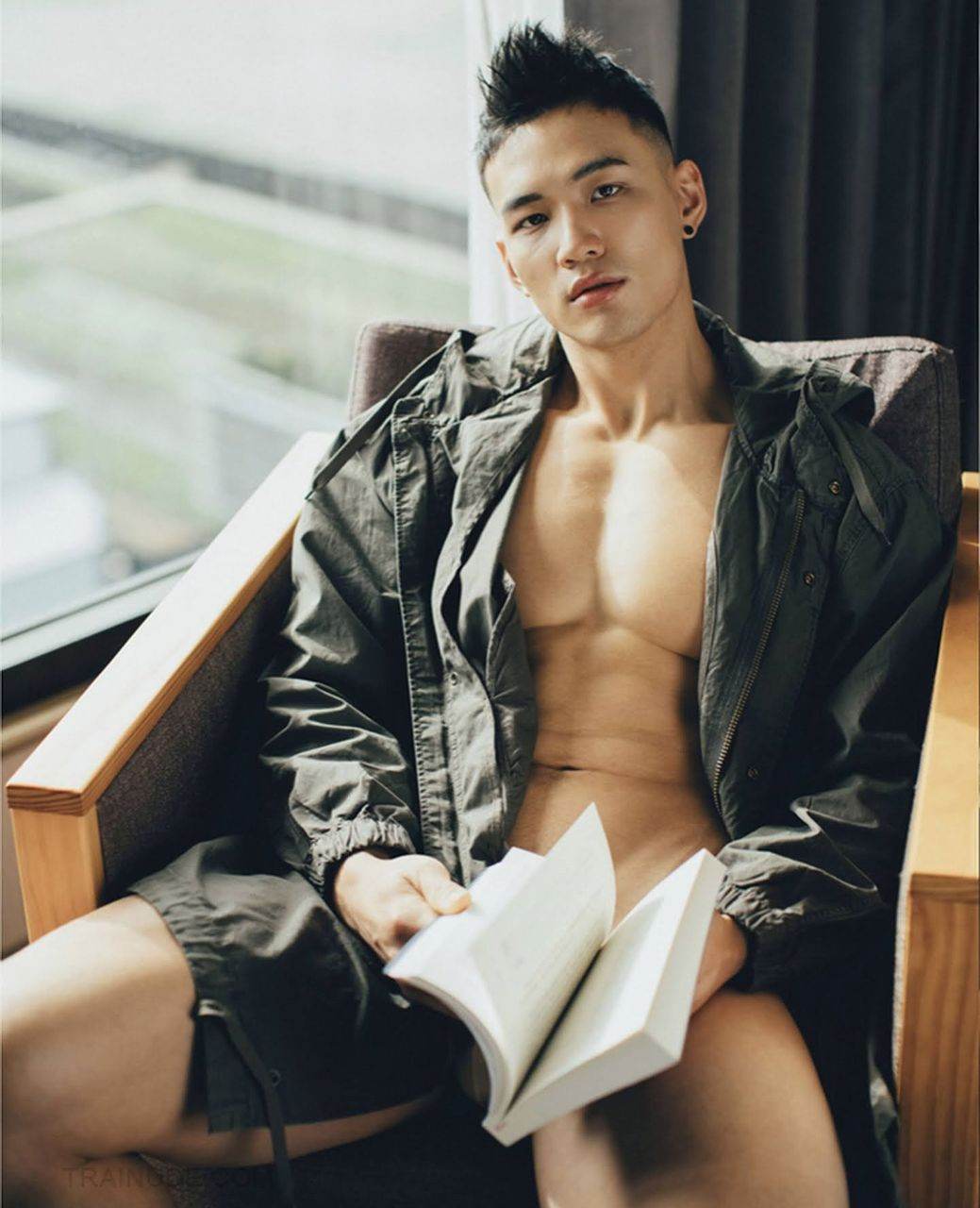 หนุ่มหล่อขึ้นปก 1028.2
