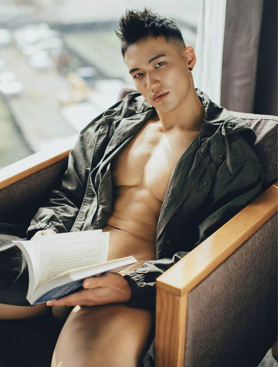 หนุ่มหล่อขึ้นปก 1028.2