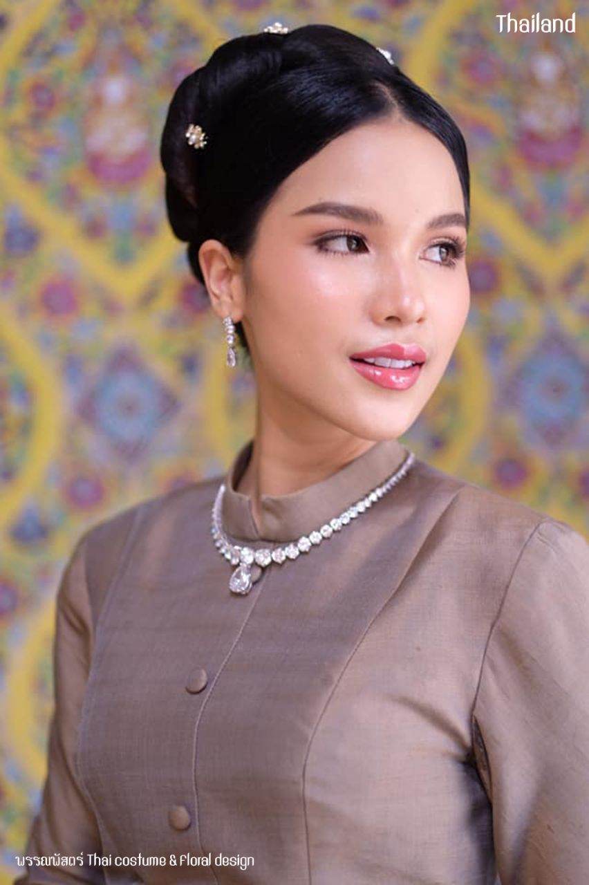 Thai Chitralada Dress: ชุดไทยจิตรลดา | THAILAND