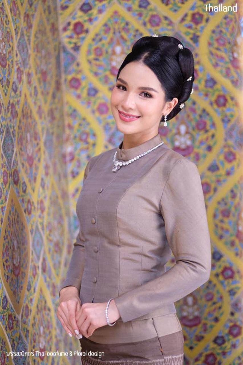 Thai Chitralada Dress: ชุดไทยจิตรลดา | THAILAND