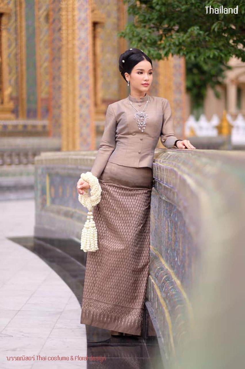 Thai Chitralada Dress: ชุดไทยจิตรลดา | THAILAND
