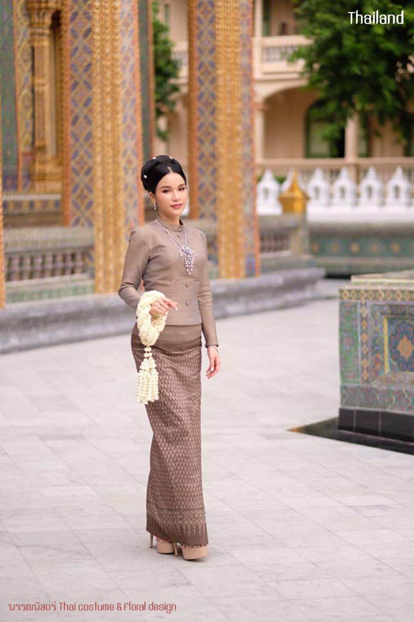 Thai Chitralada Dress: ชุดไทยจิตรลดา | THAILAND