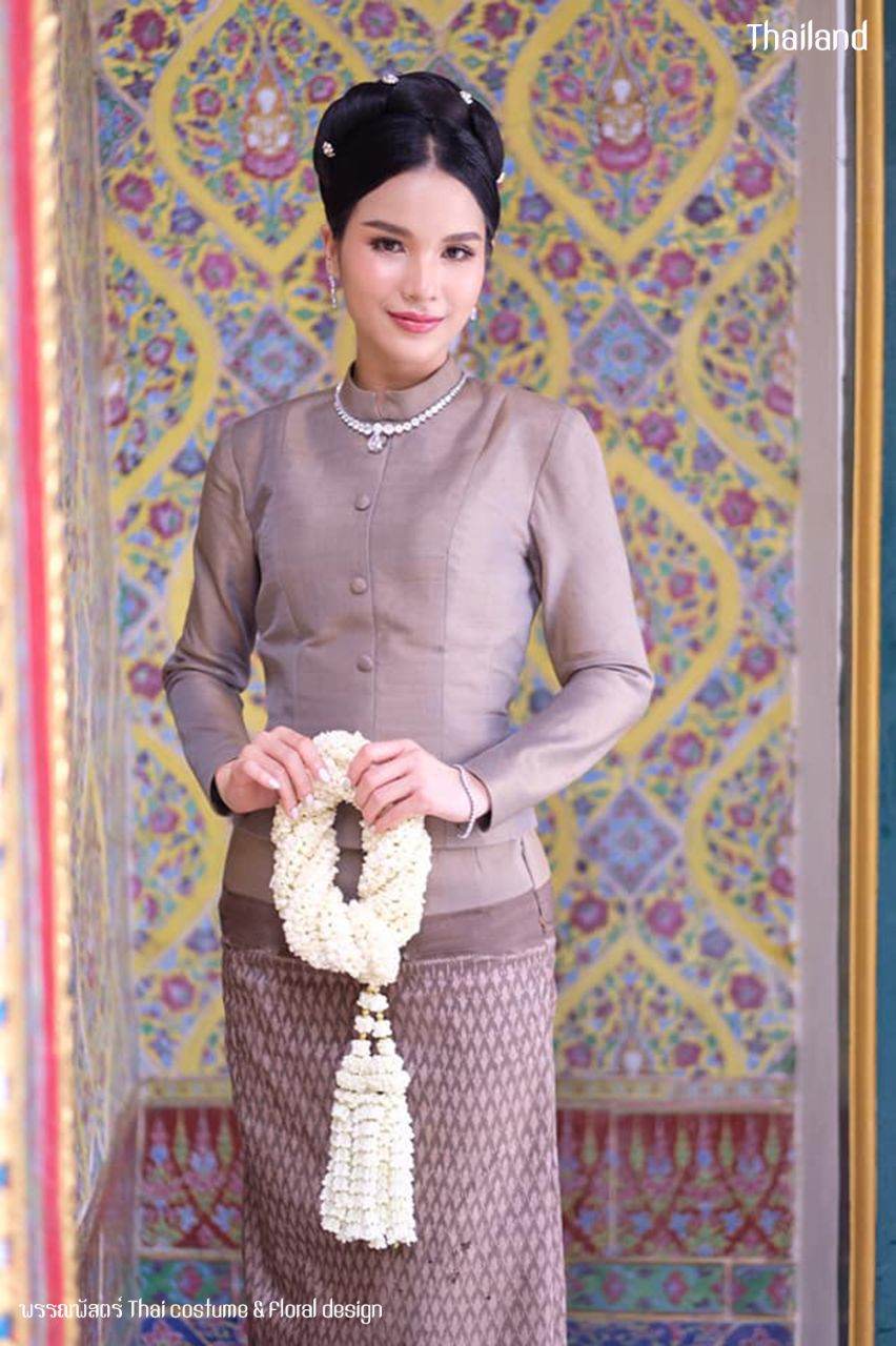 Thai Chitralada Dress: ชุดไทยจิตรลดา | THAILAND