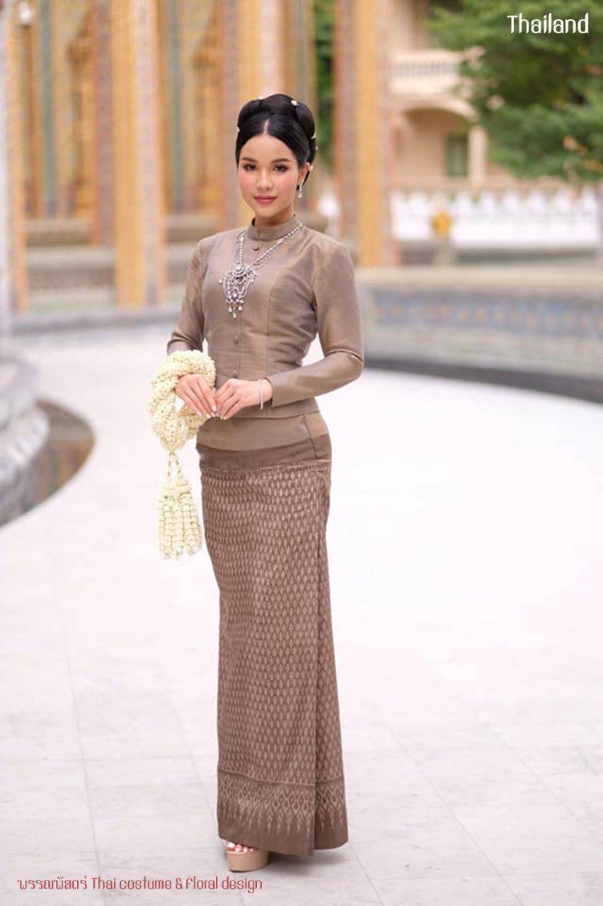 Thai Chitralada Dress: ชุดไทยจิตรลดา | THAILAND