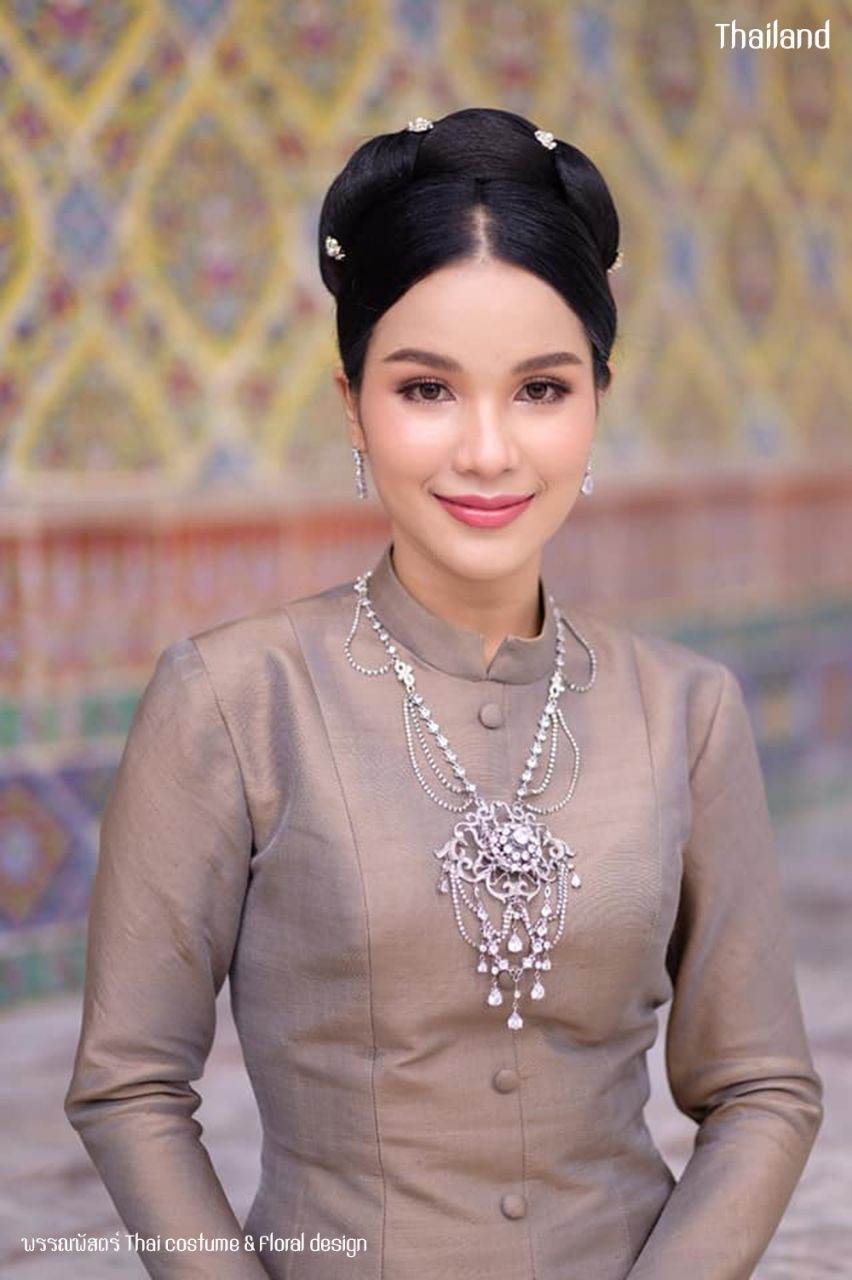 Thai Chitralada Dress: ชุดไทยจิตรลดา | THAILAND