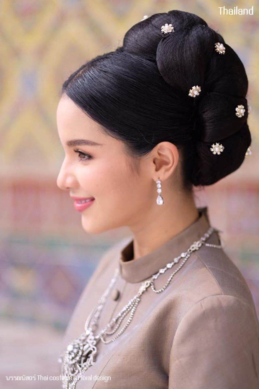 Thai Chitralada Dress: ชุดไทยจิตรลดา | THAILAND
