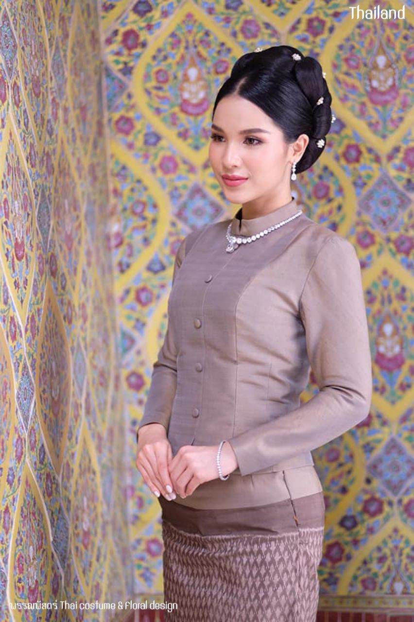 Thai Chitralada Dress: ชุดไทยจิตรลดา | THAILAND