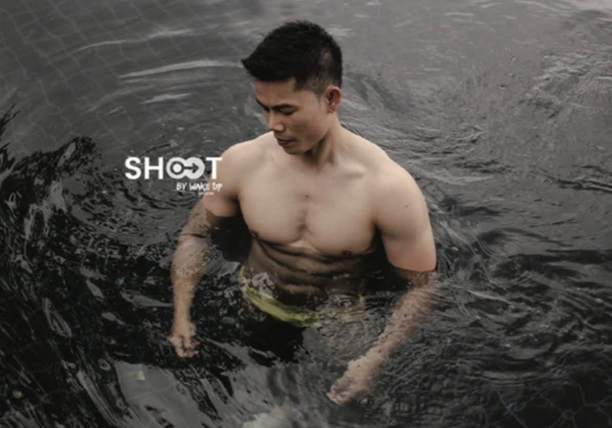 หนุ่มหล่อขึ้นปก 1025.3